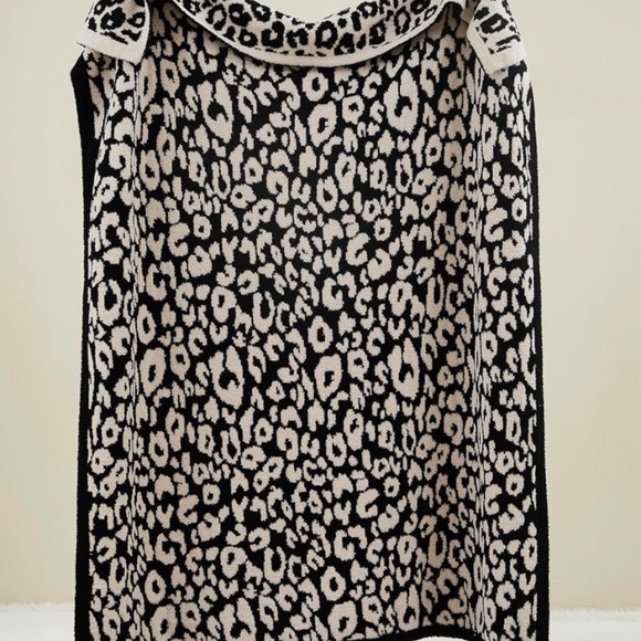 Luxury 50x70 Leopard Print throw blanket - Picture 3 of 3